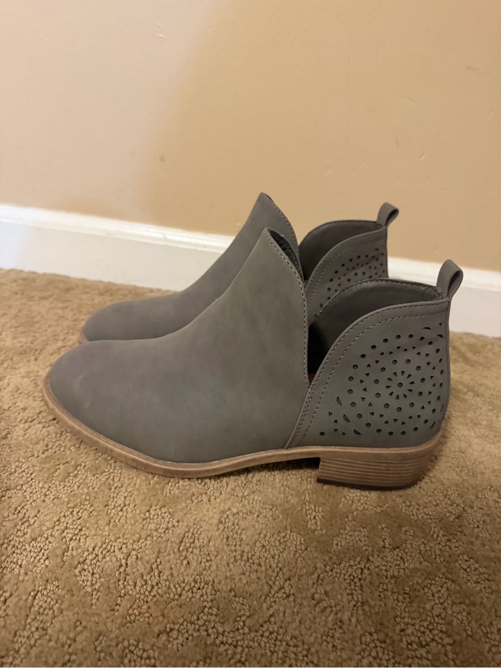 Vepose Gray Perforated Cutout Ankle Booties